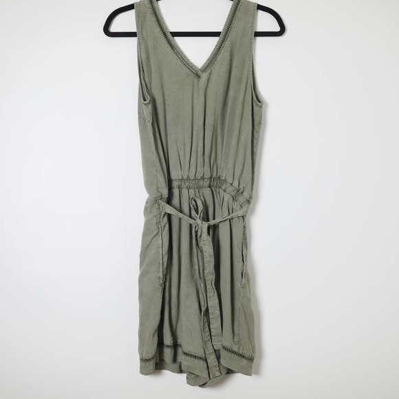 CLOSING SALE! 
Anthropologie | Green V-neck Sleeveless Romper - Picture 6 of 6